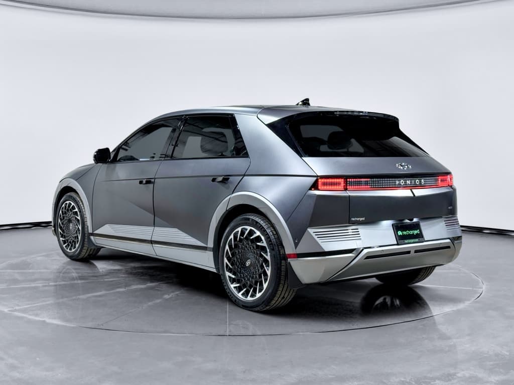 2022 Hyundai IONIQ 5 view 2