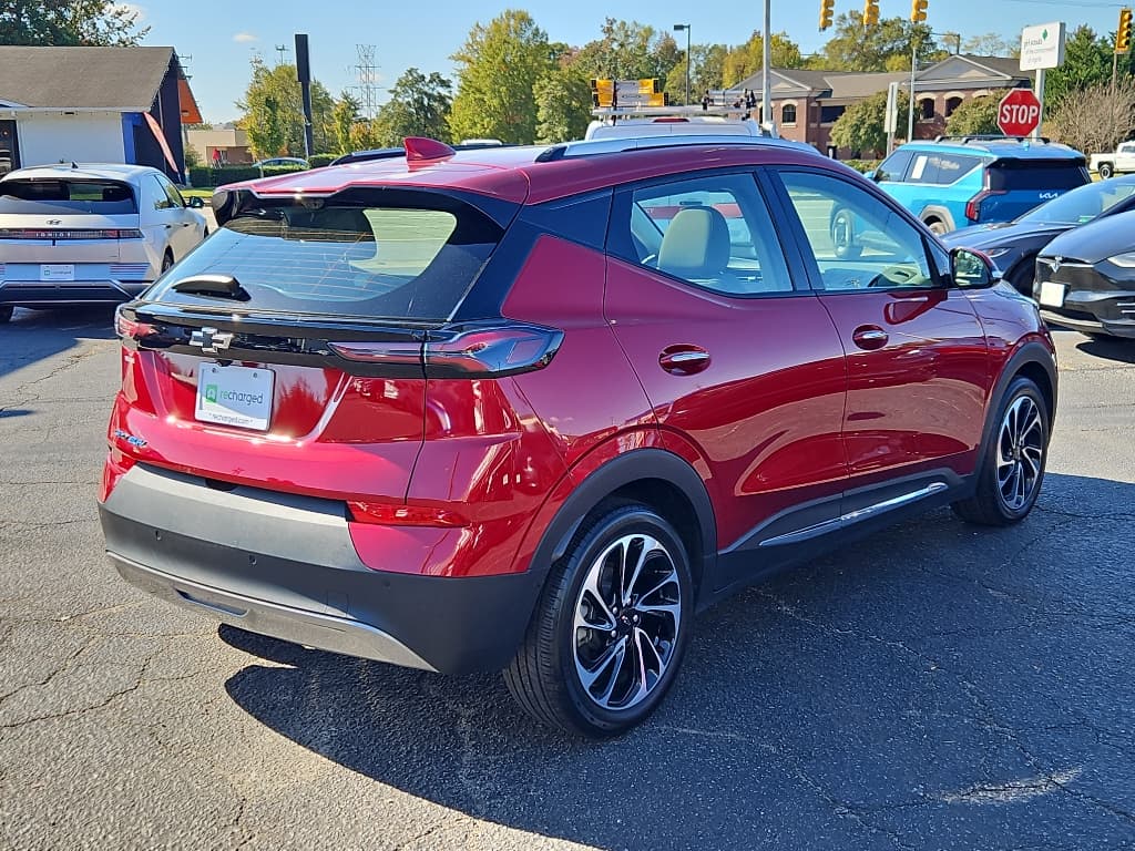 2022 Chevrolet Bolt EUV view 3