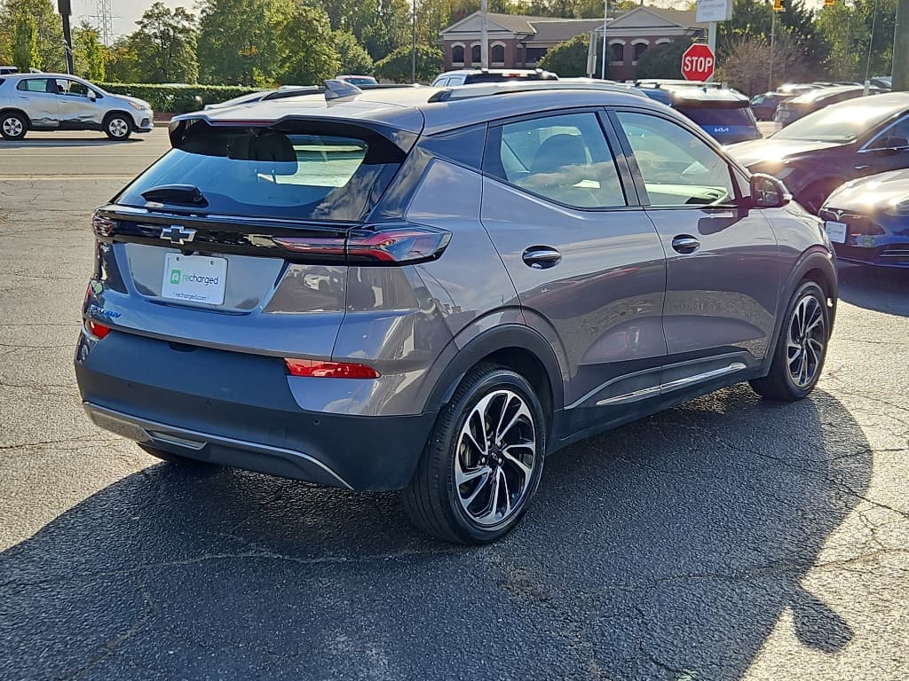 2023 Chevrolet Bolt EUV view 3
