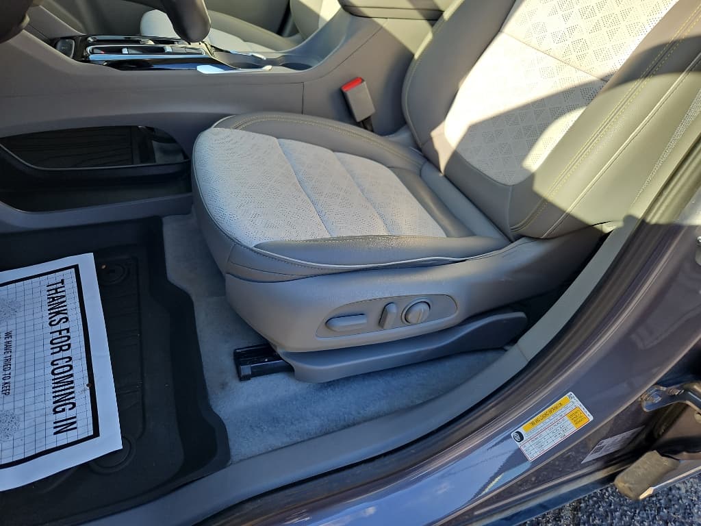 2023 Chevrolet Bolt EUV view 7
