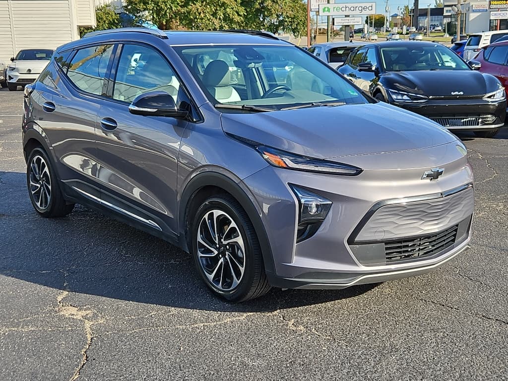 2023 Chevrolet Bolt EUV view 4