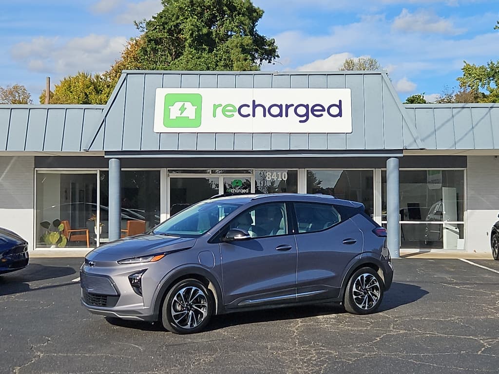 2023 Chevrolet Bolt EUV view 1