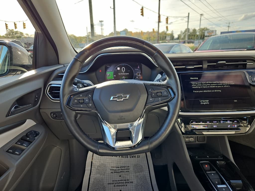 2023 Chevrolet Bolt EUV view 8