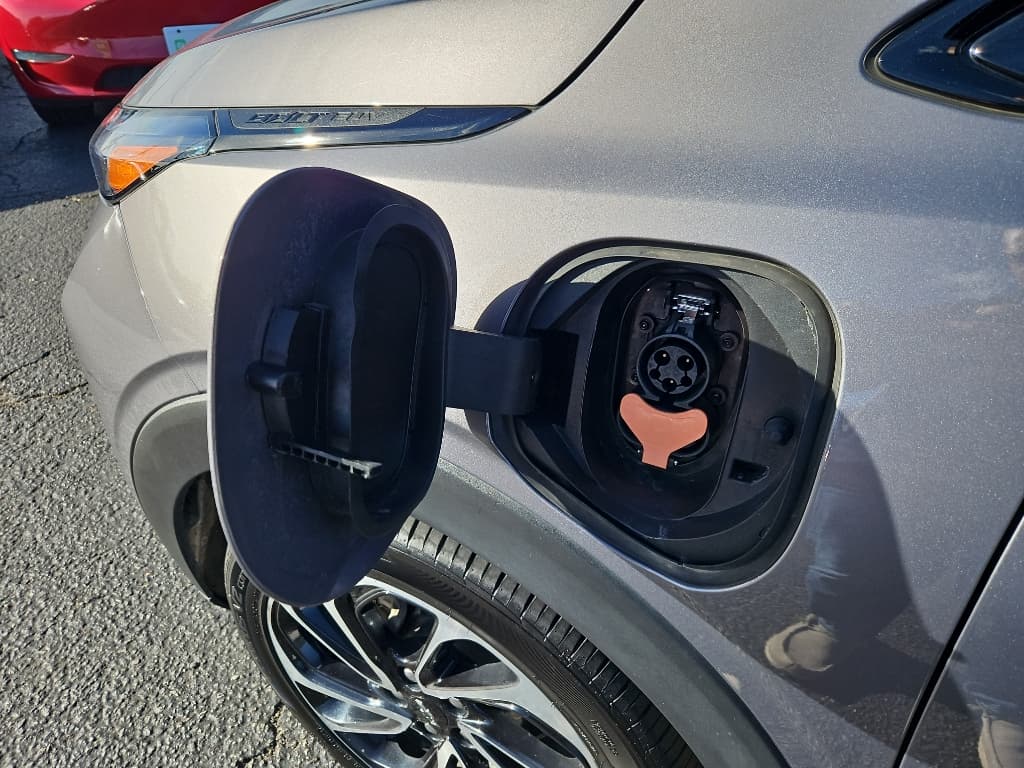 2023 Chevrolet Bolt EUV view 5