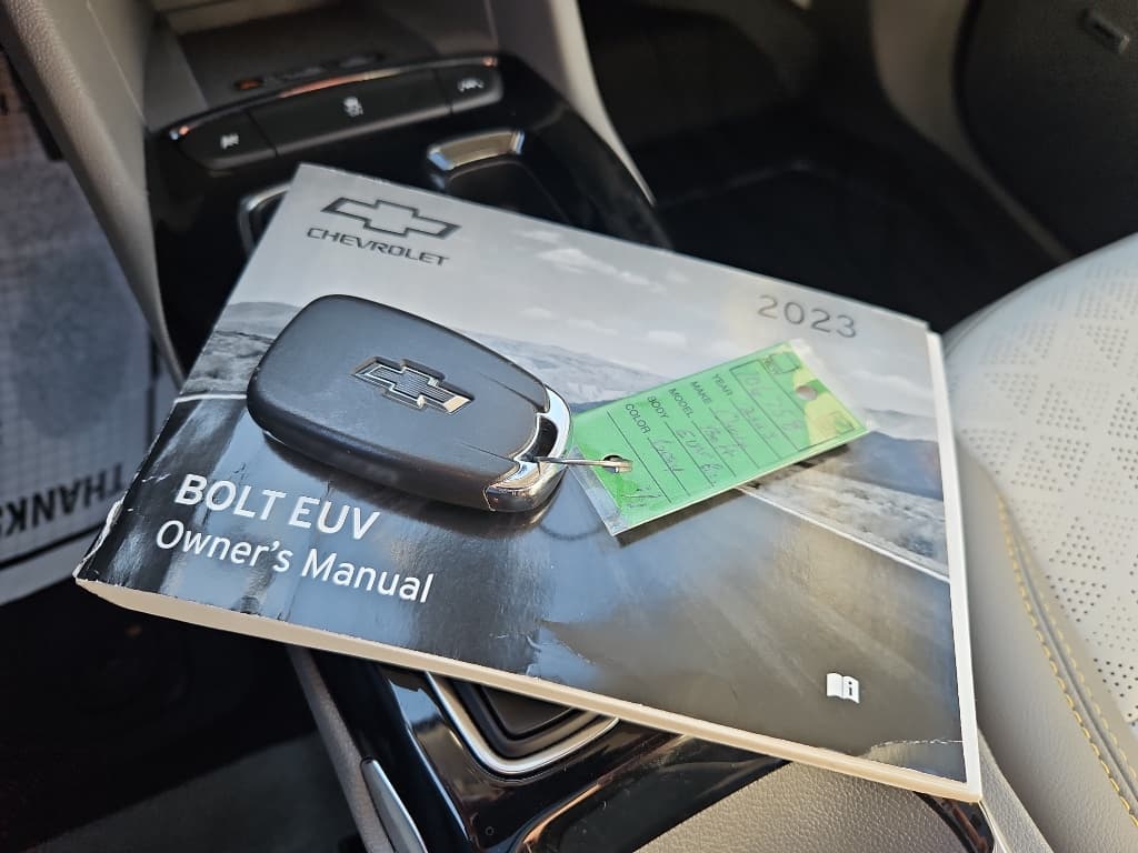 2023 Chevrolet Bolt EUV view 21