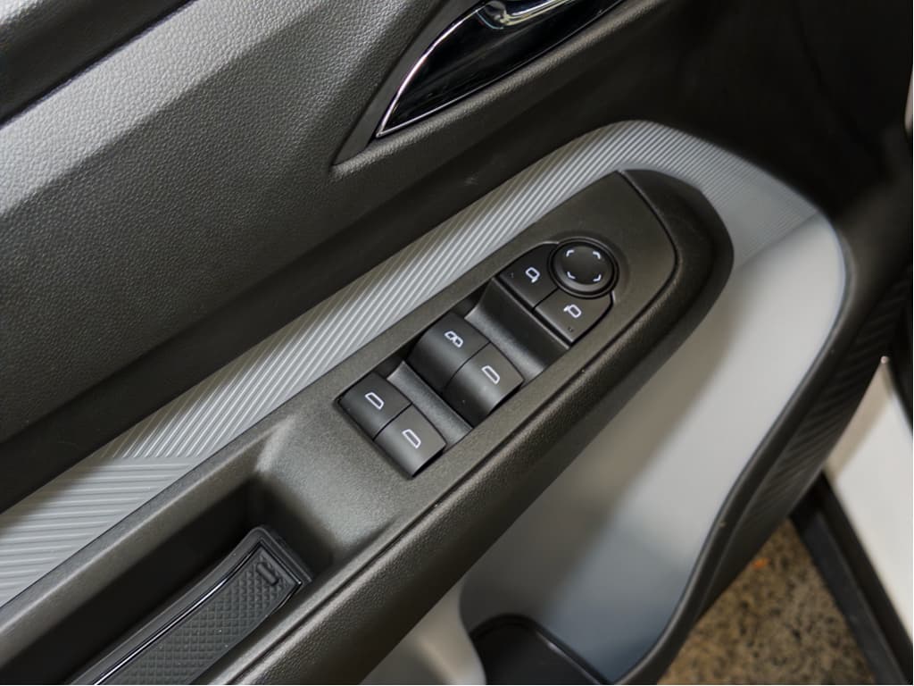 2027 Chevrolet Bolt view 7