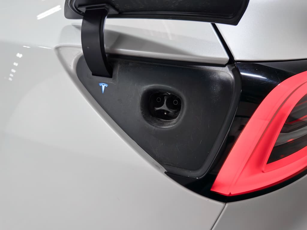 2023 Tesla Model Y view 5