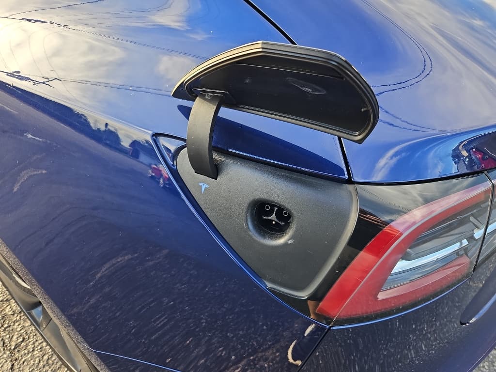 2018 Tesla Model 3 view 5