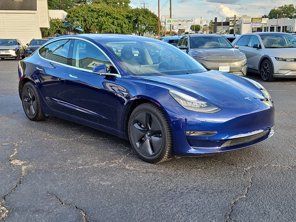 2018 Tesla Model 3 view 4