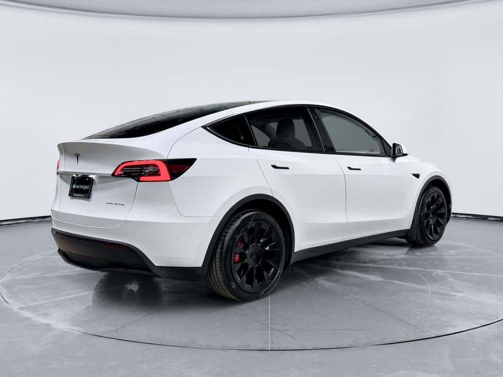 2021 Tesla Model Y view 3