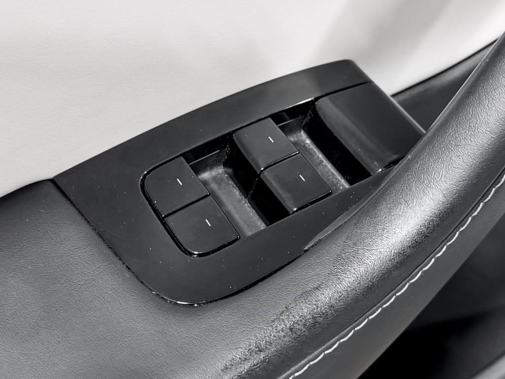2021 Tesla Model Y view 7
