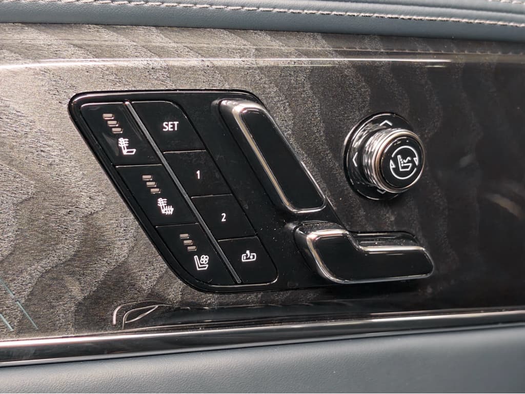 2025 Cadillac Escalade IQ view 7