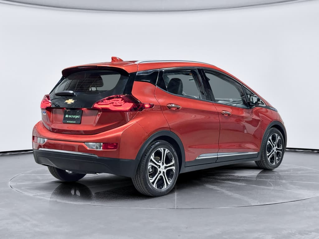 2021 Chevrolet Bolt EV view 3