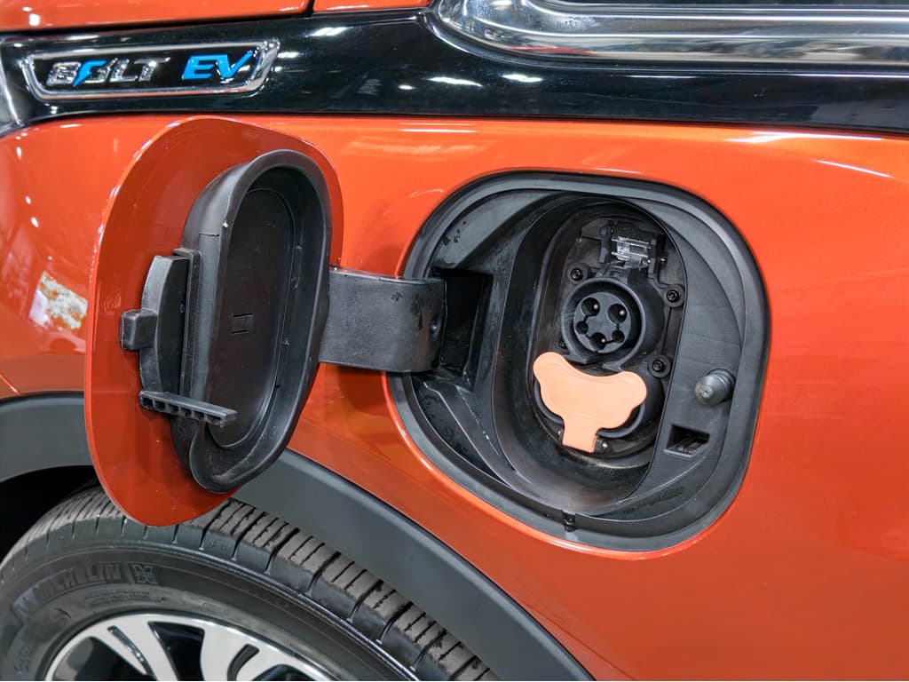 2021 Chevrolet Bolt EV view 5