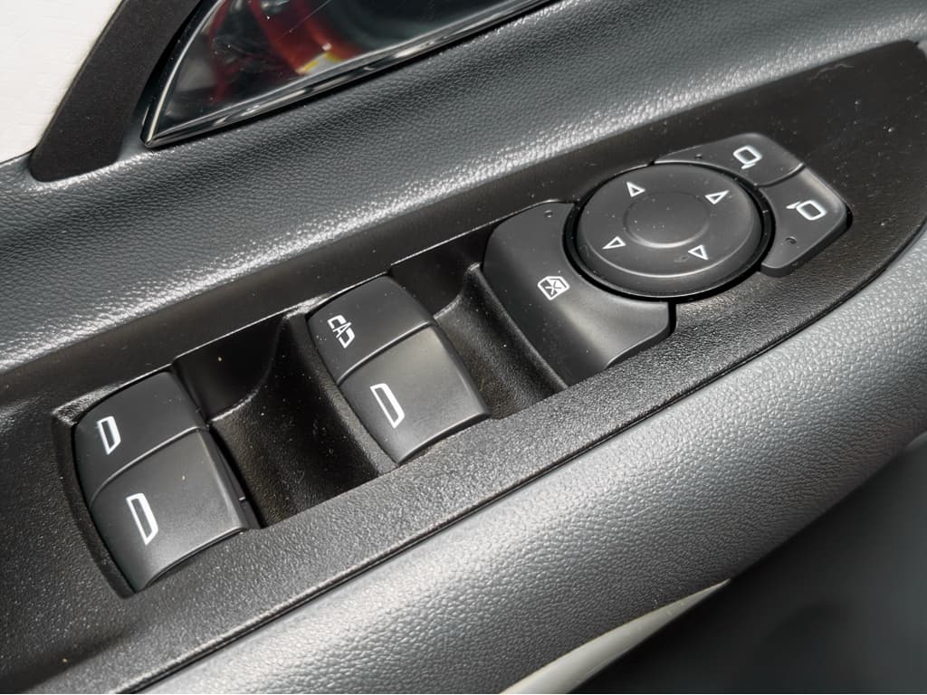 2021 Chevrolet Bolt EV view 7