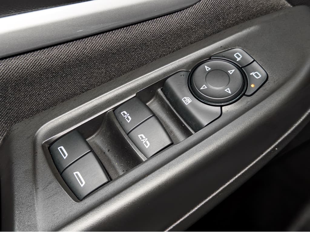 2023 Chevrolet Bolt EUV view 7