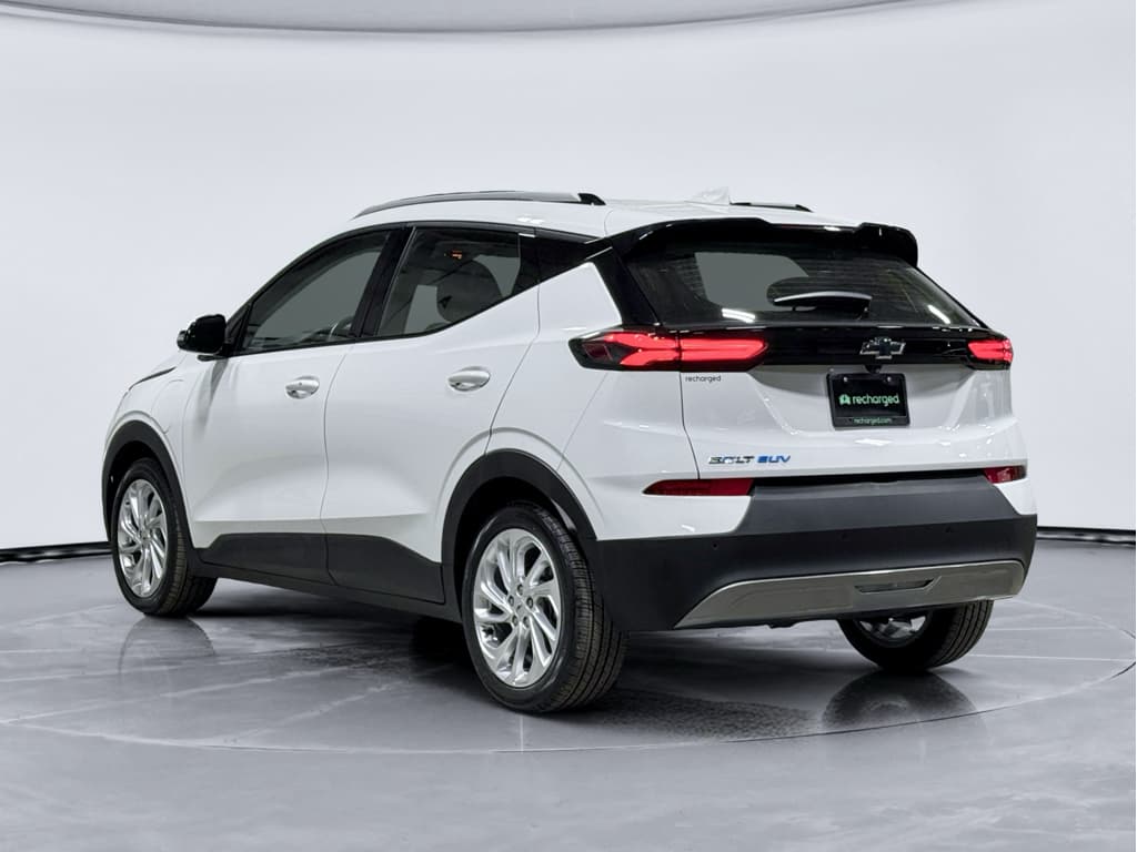 2023 Chevrolet Bolt EUV view 2