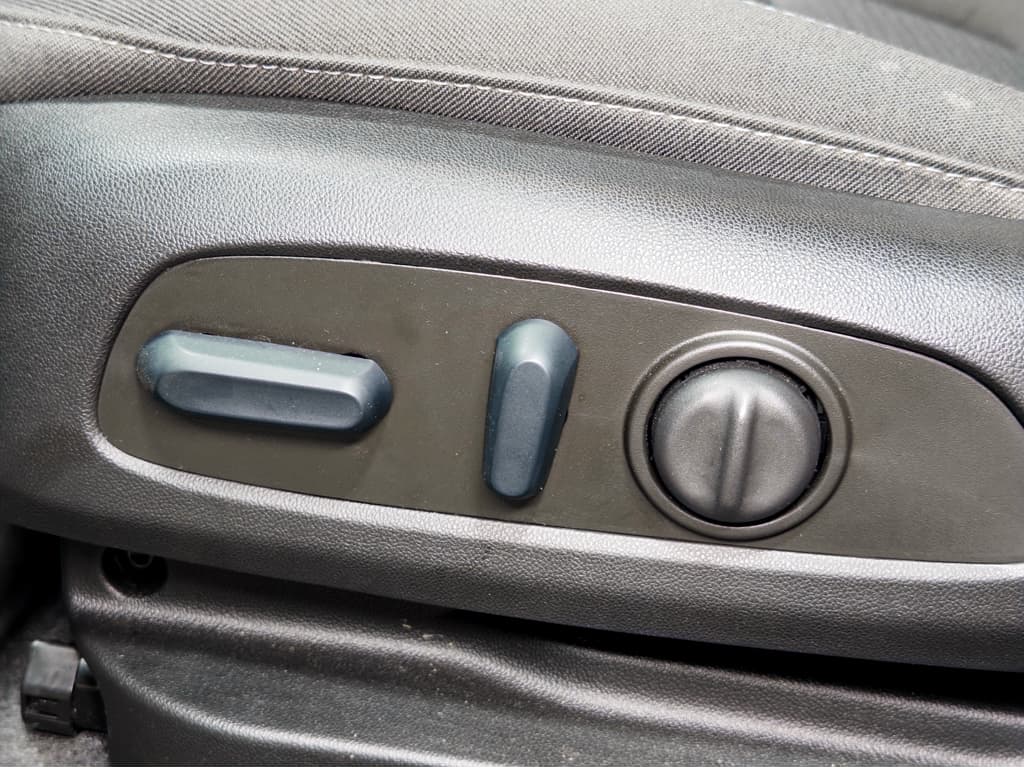 2023 Chevrolet Bolt EUV view 6