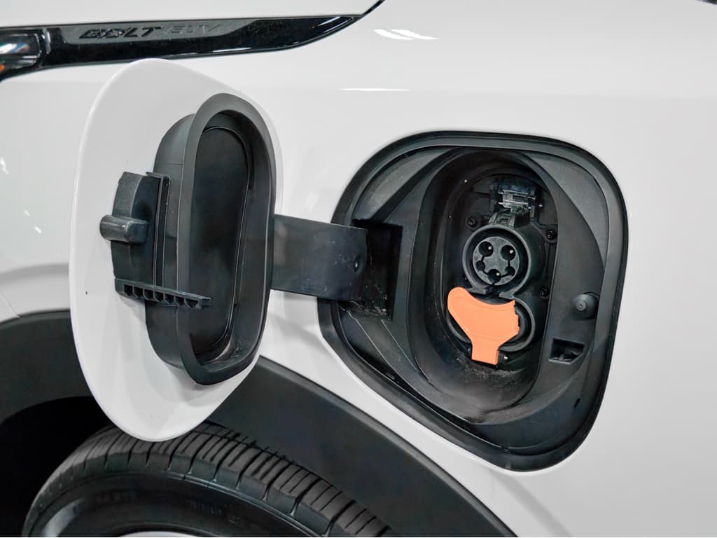 2023 Chevrolet Bolt EUV view 5