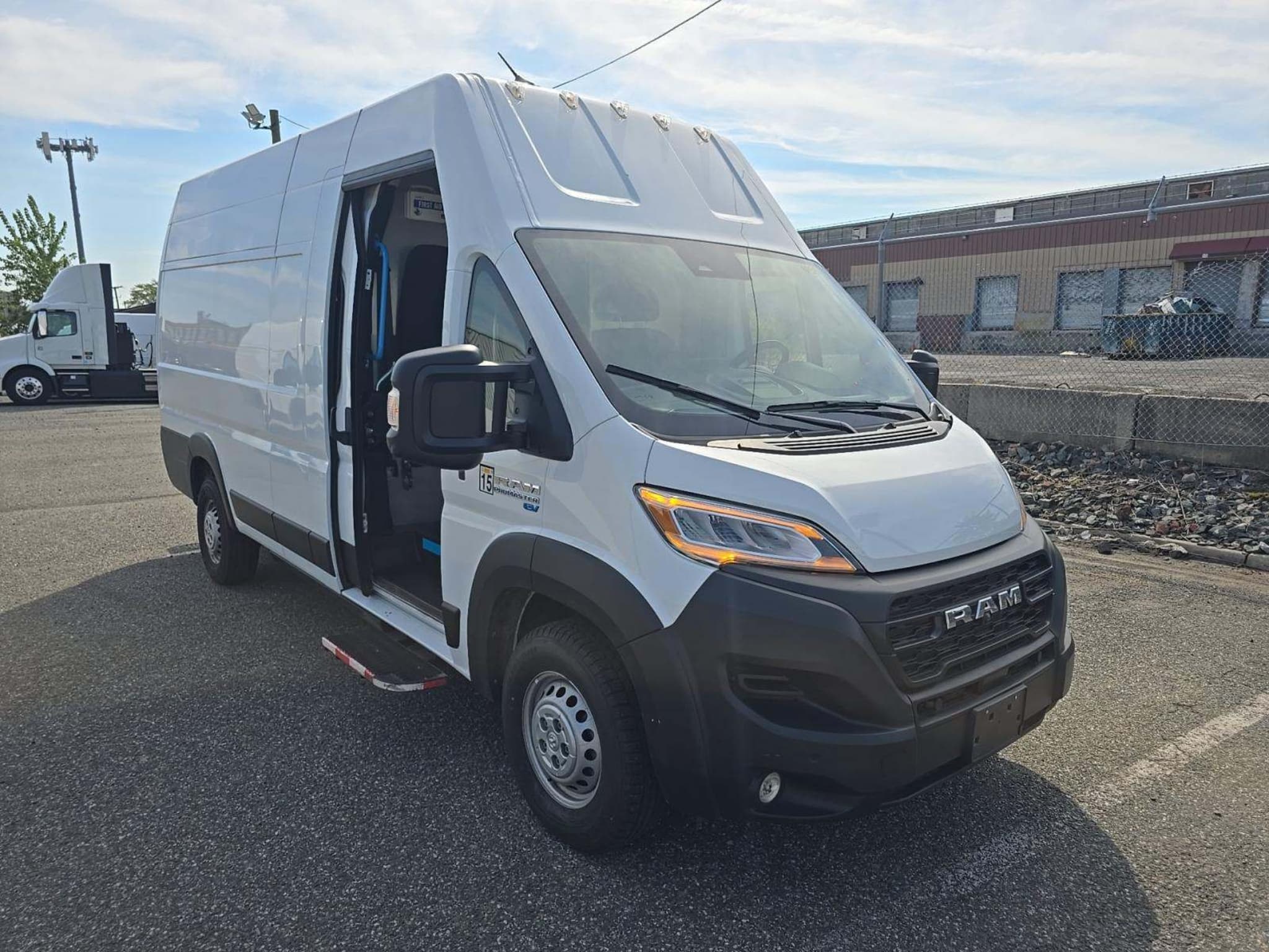 2024 Ram ProMaster 3500 BEV view 4