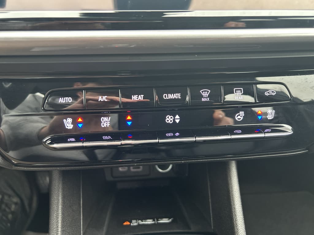 2022 Chevrolet Bolt EUV view 12