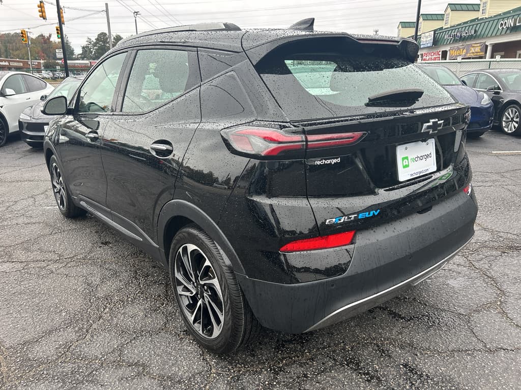 2022 Chevrolet Bolt EUV view 2