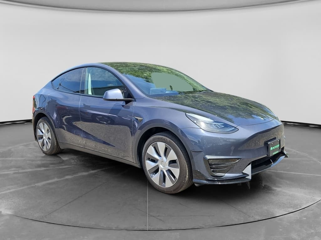 2023 Tesla Model Y view 4