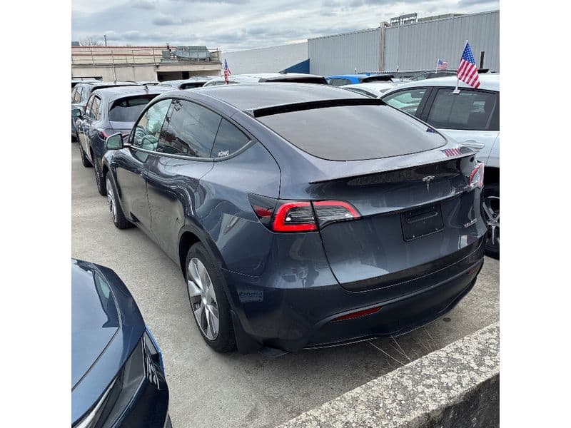 2023 Tesla Model Y view 4