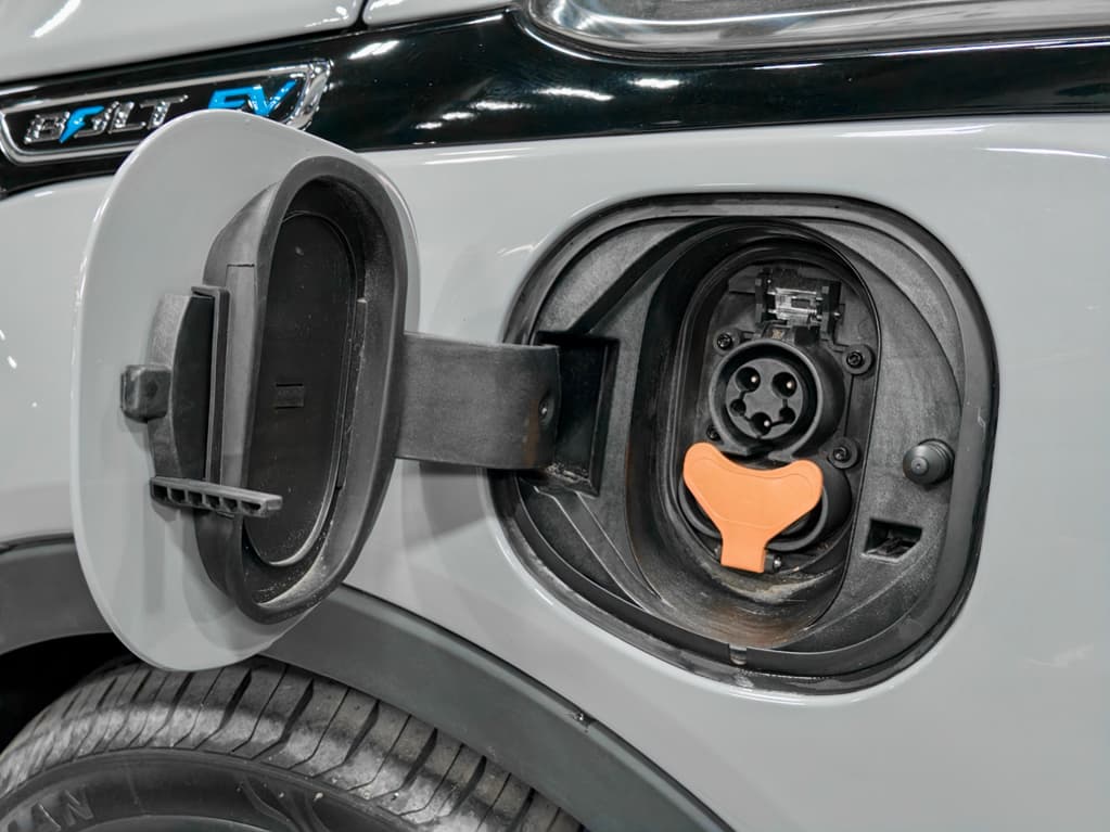 2019 Chevrolet Bolt EV view 5