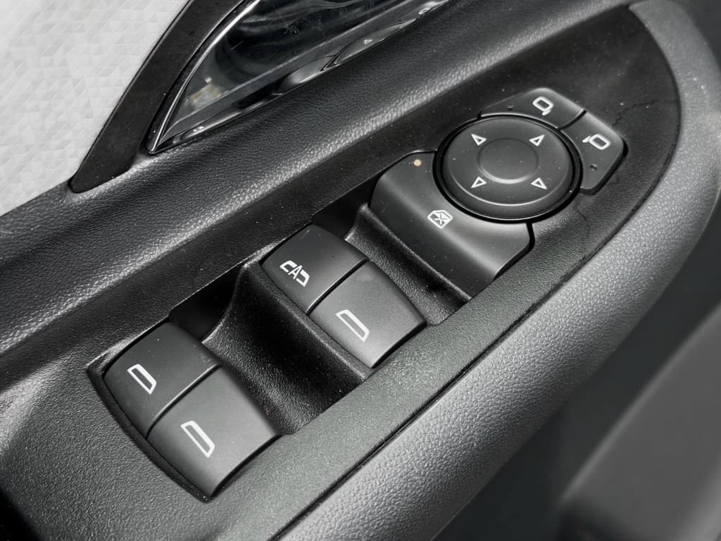 2019 Chevrolet Bolt EV view 8