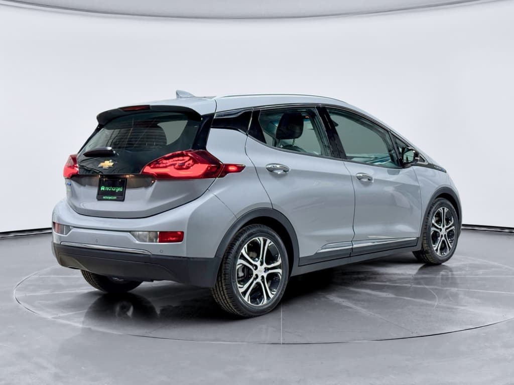2019 Chevrolet Bolt EV view 3