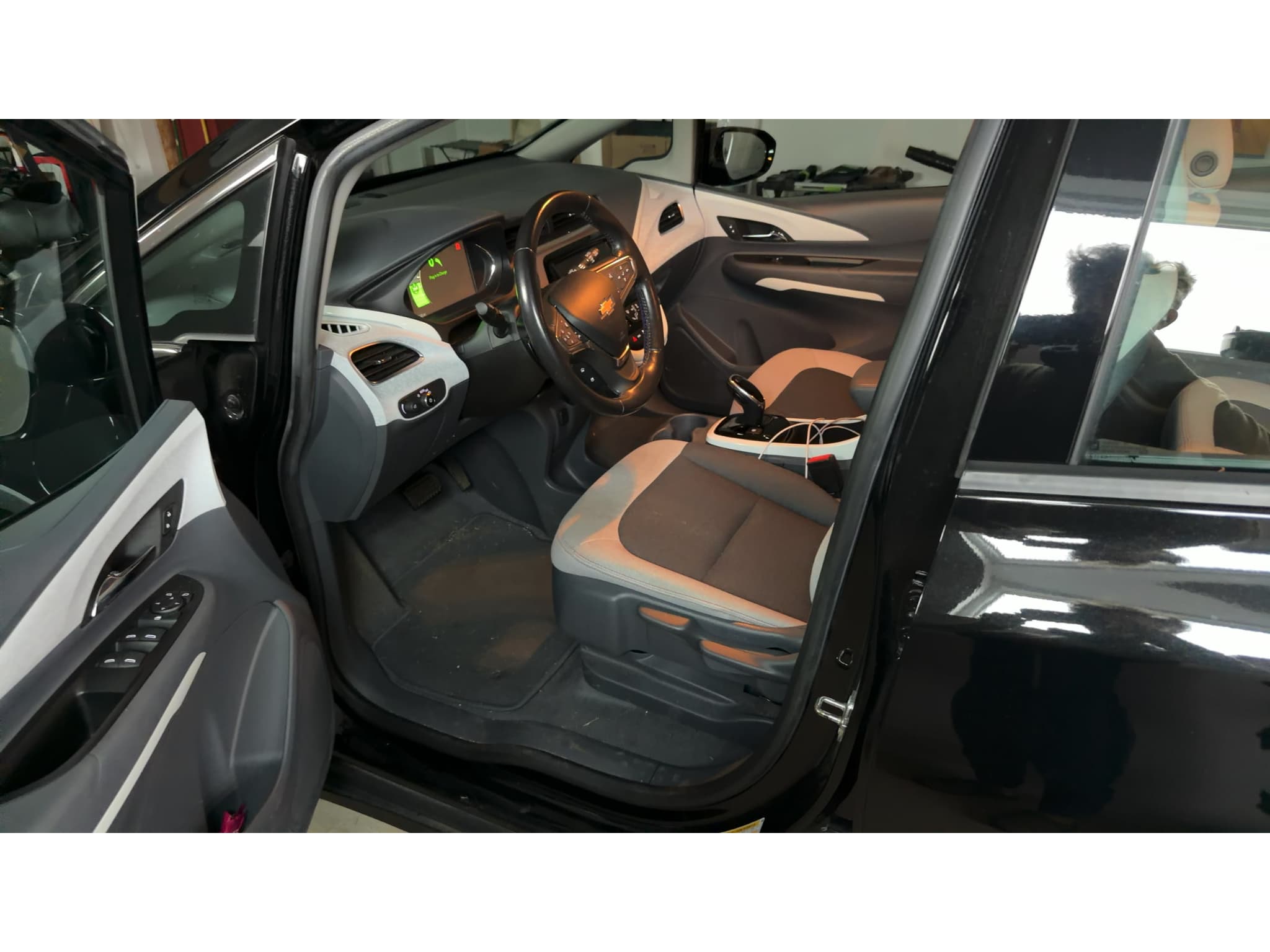 2021 Chevrolet Bolt EV view 5