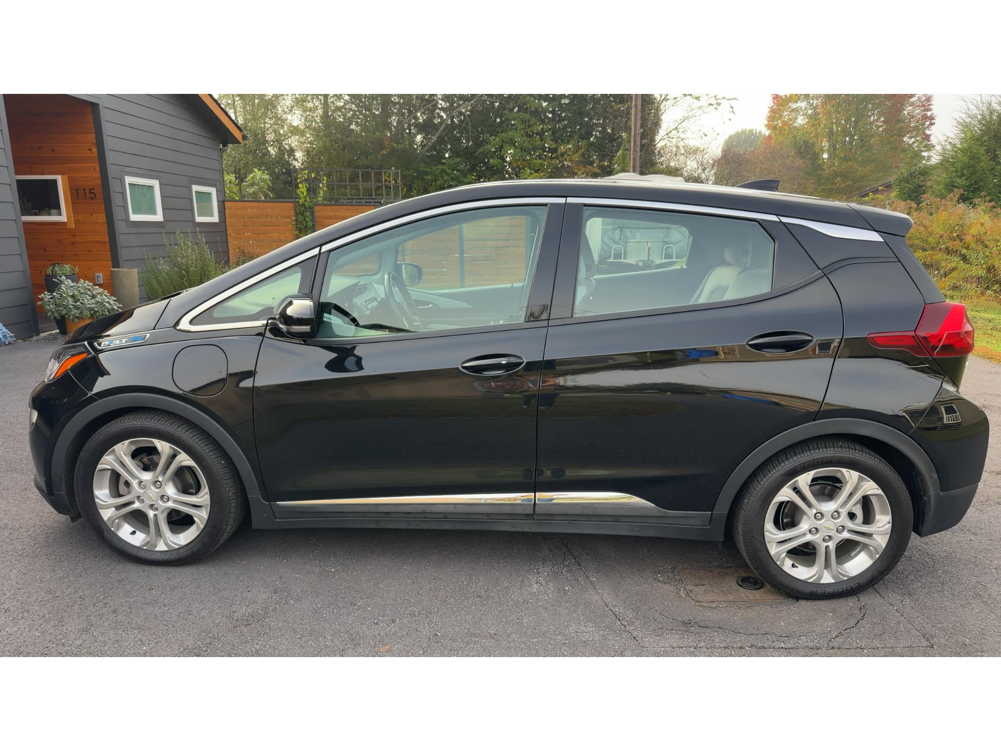 2021 Chevrolet Bolt EV view 2