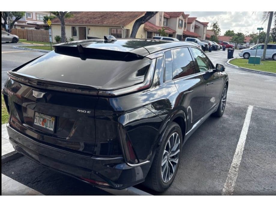 2024 Cadillac Lyriq view 3
