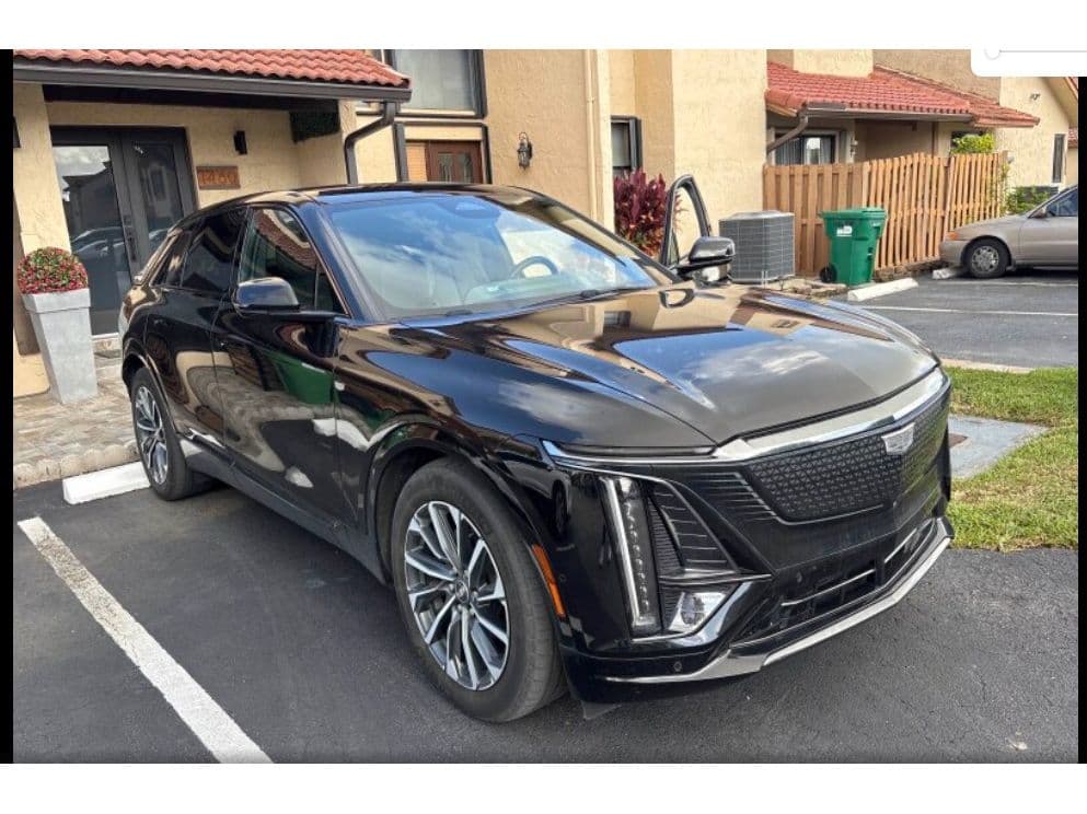 2024 Cadillac Lyriq view 4