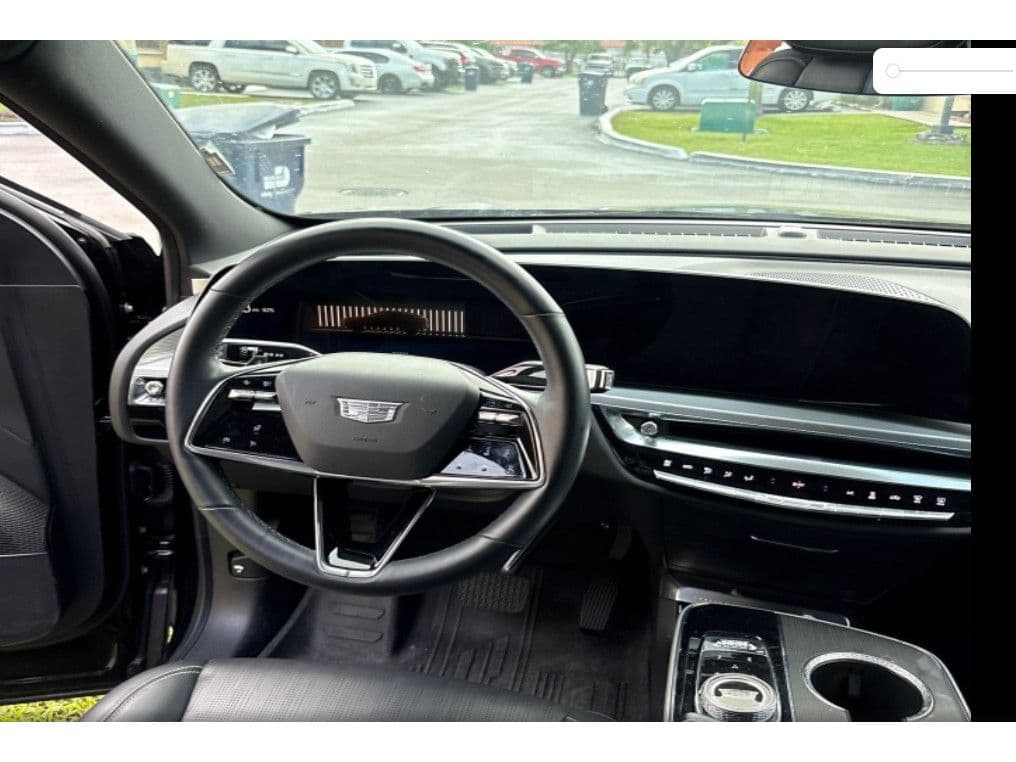 2024 Cadillac Lyriq view 5