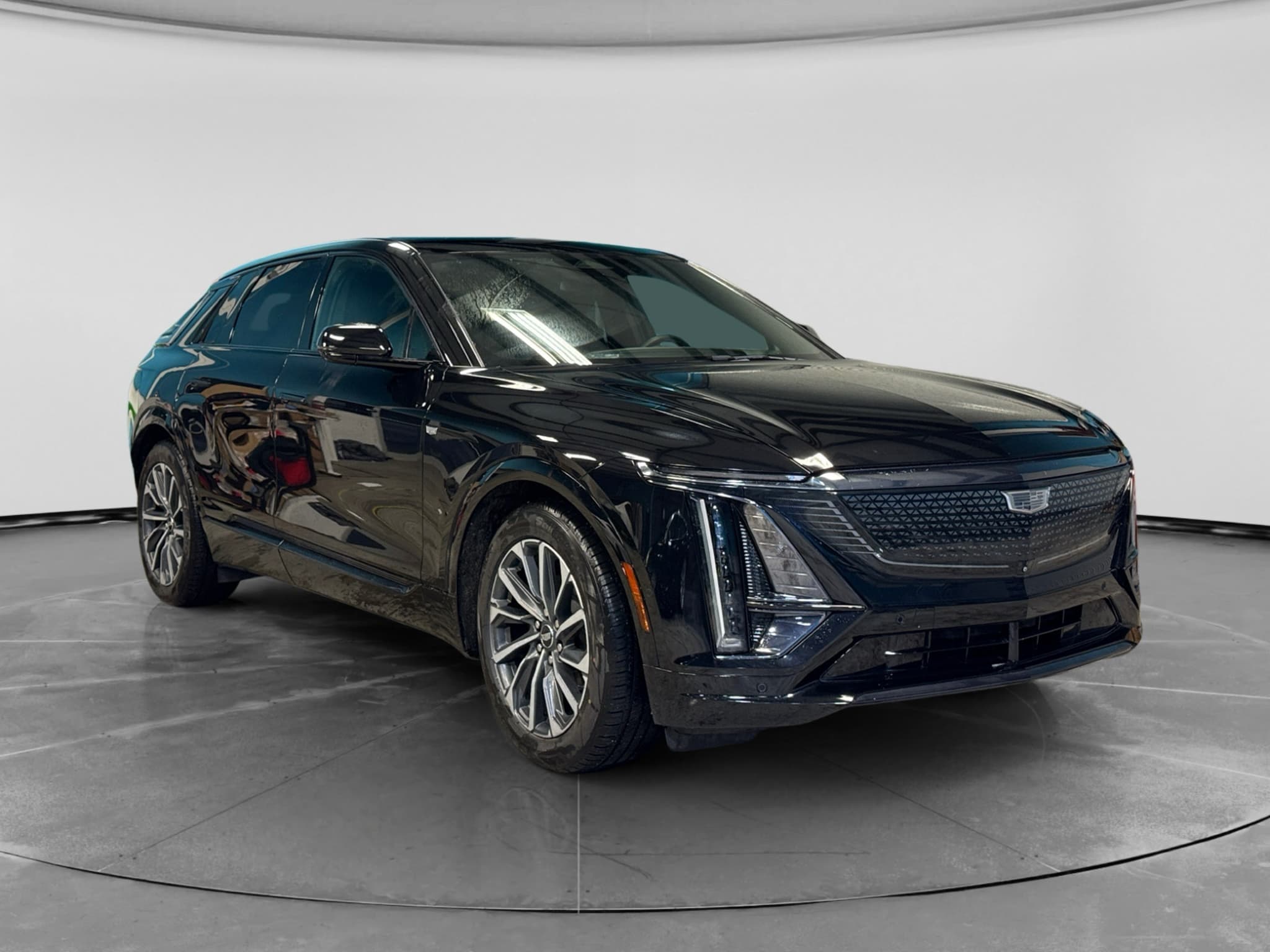 2024 Cadillac Lyriq view 4