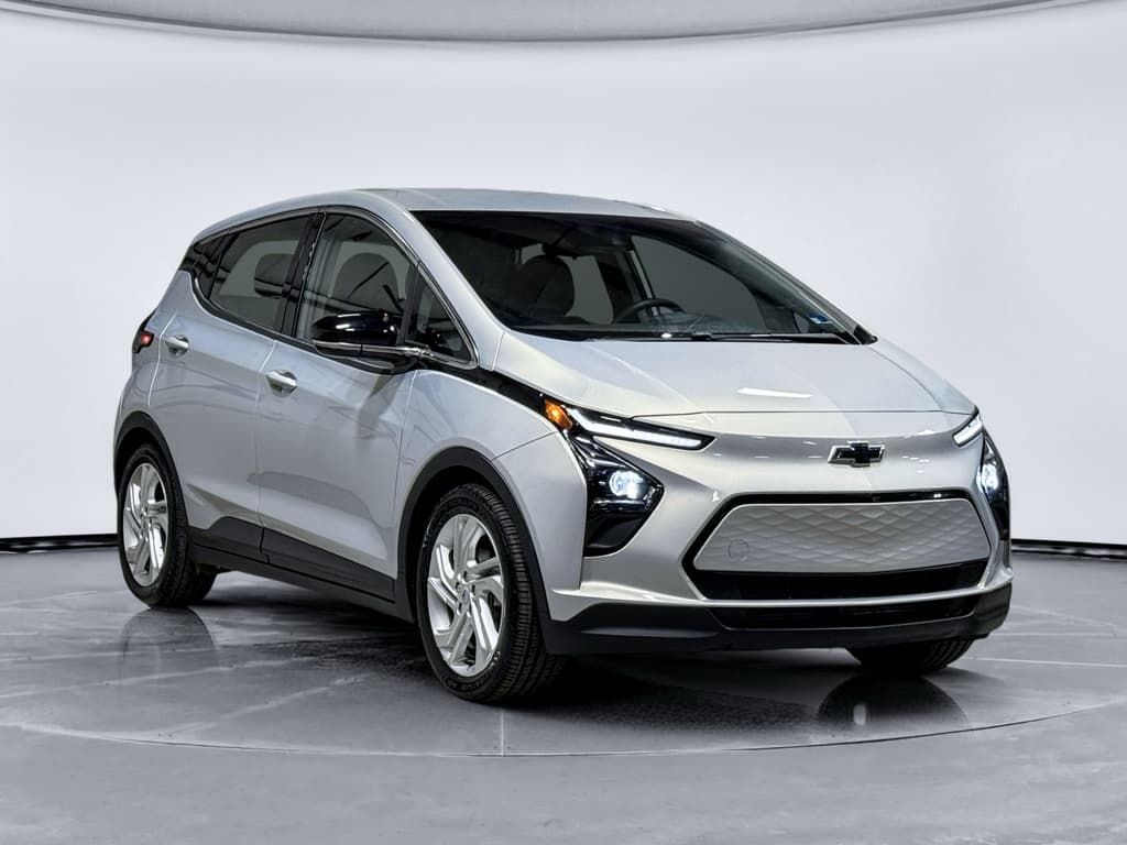 2023 Chevrolet Bolt EV view 4