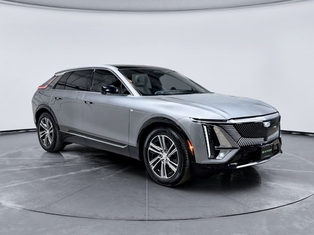 2024 Cadillac Lyriq view 4