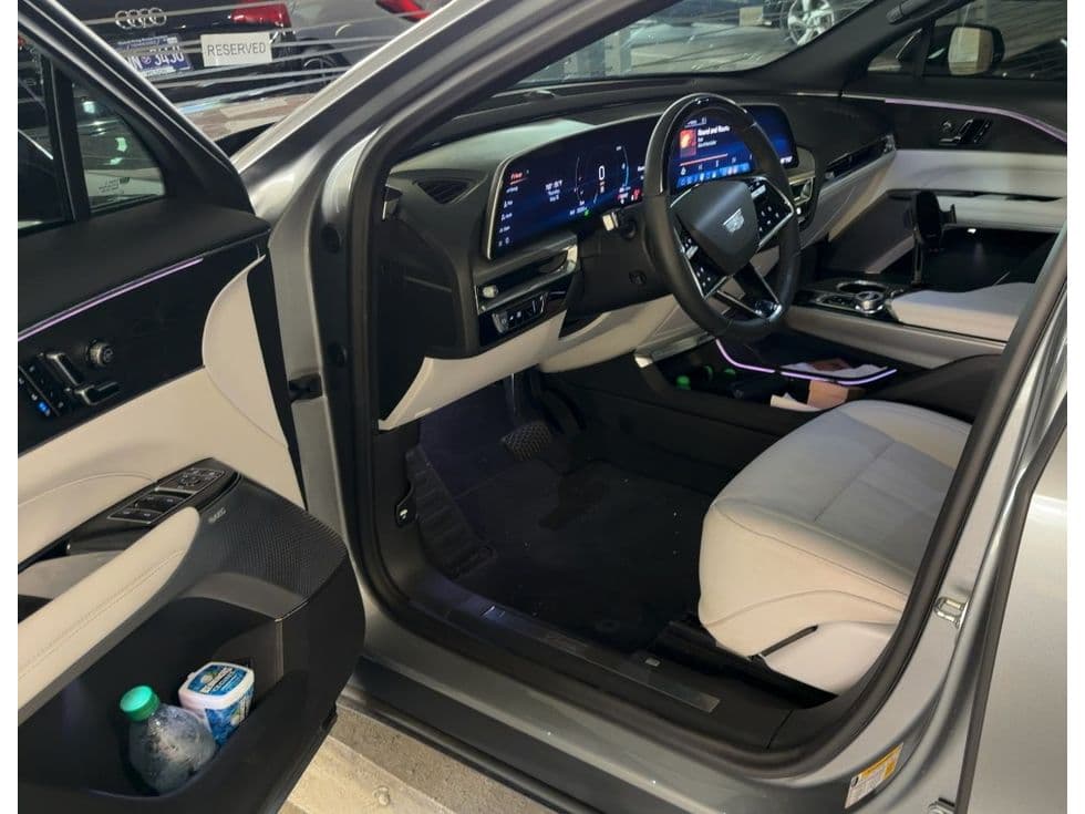 2024 Cadillac Lyriq view 5