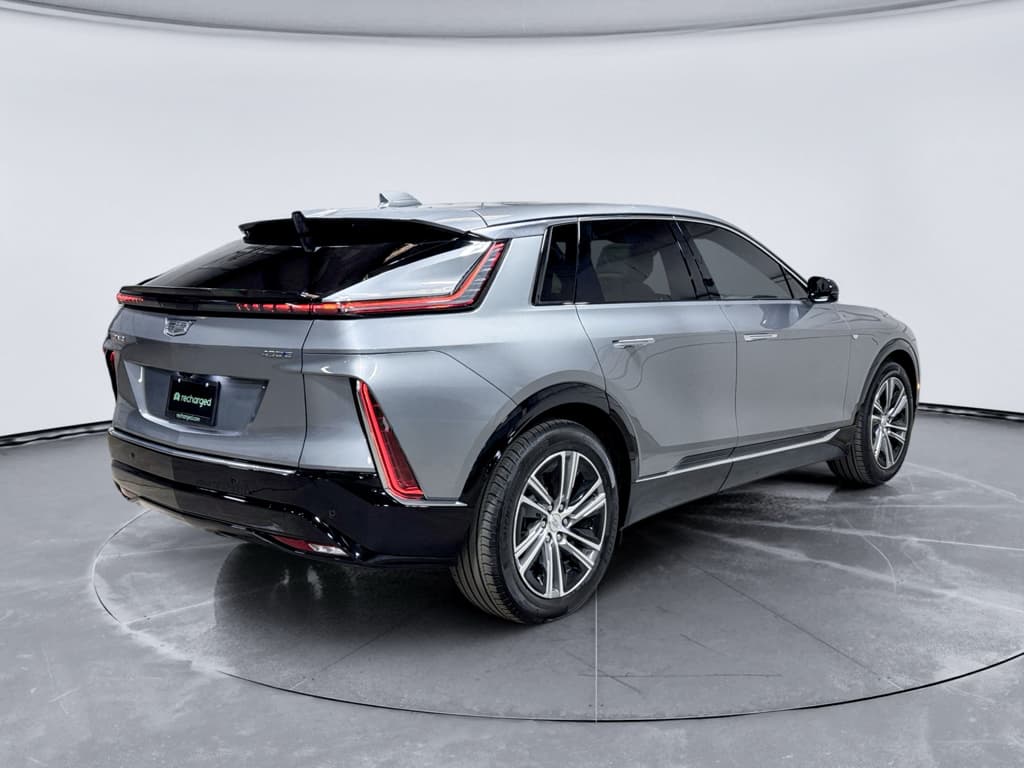 2024 Cadillac Lyriq view 3
