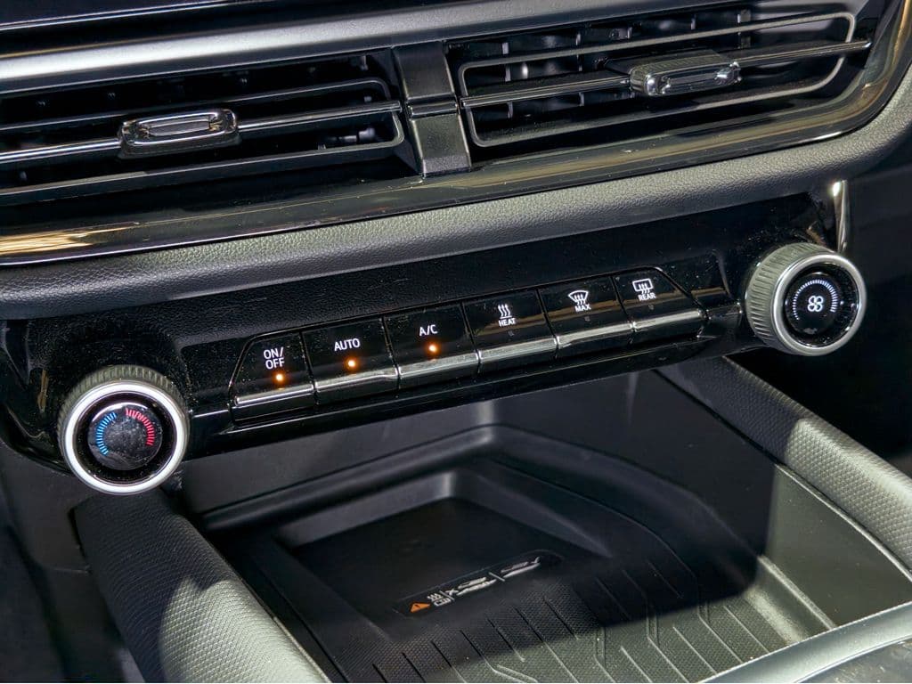 2025 Chevrolet Equinox EV view 15