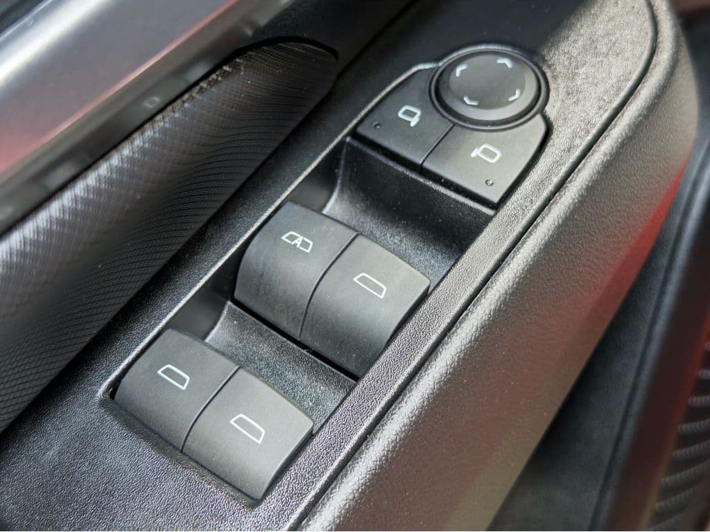 2025 Chevrolet Equinox EV view 7