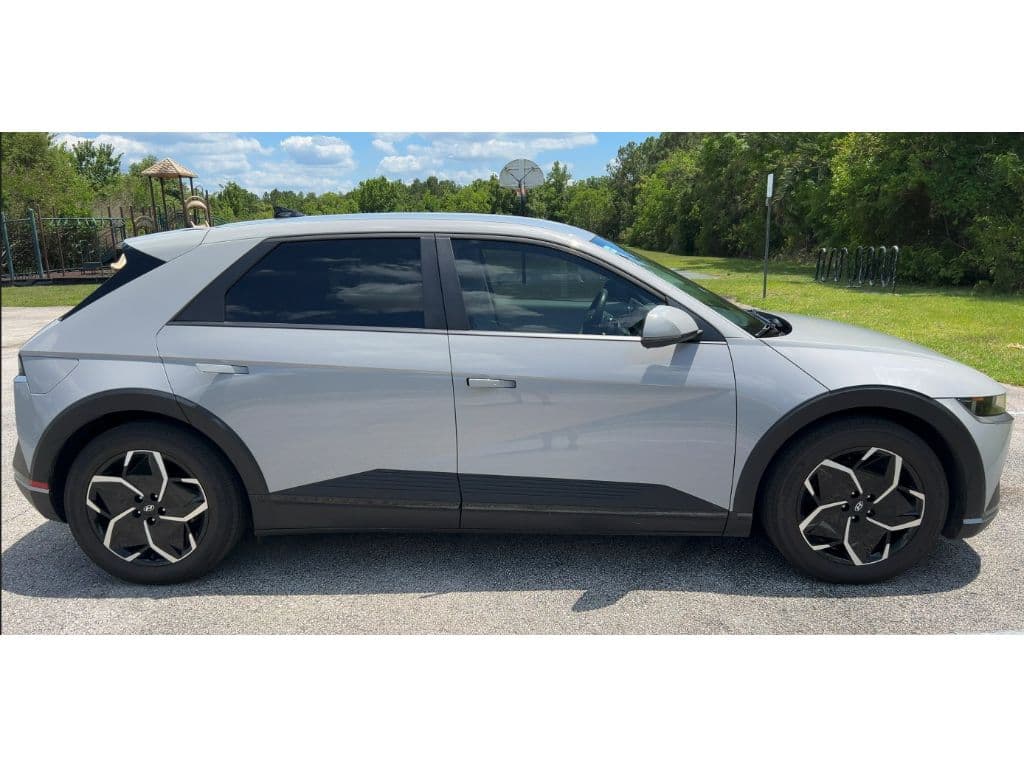 2022 Hyundai IONIQ 5 view 3