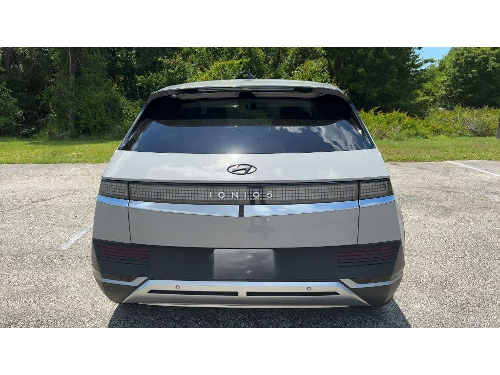 2022 Hyundai IONIQ 5 view 4
