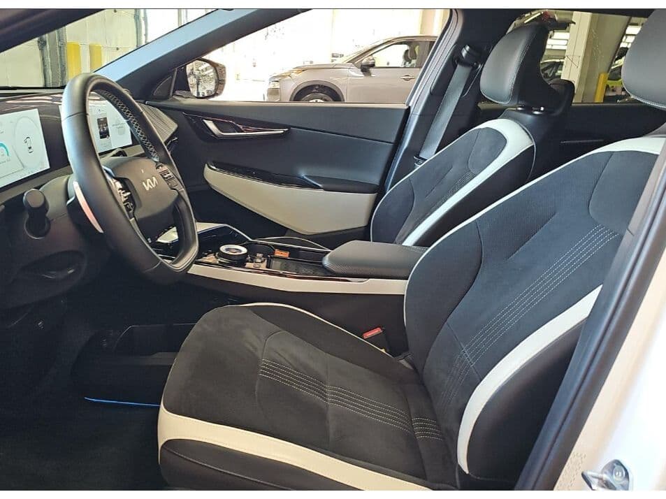 2023 Kia EV6 view 5