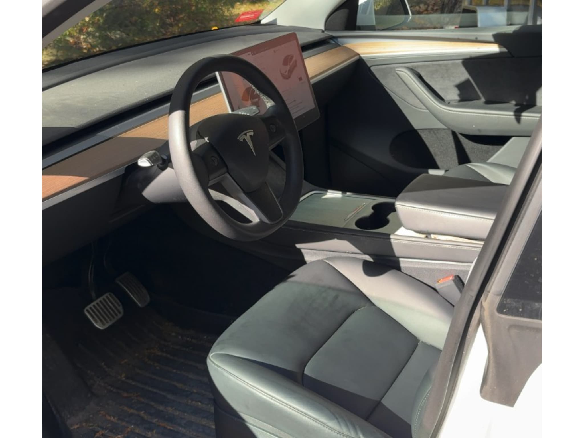 2023 Tesla Model Y view 5