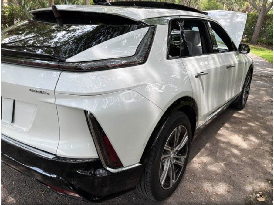 2024 Cadillac Lyriq view 3