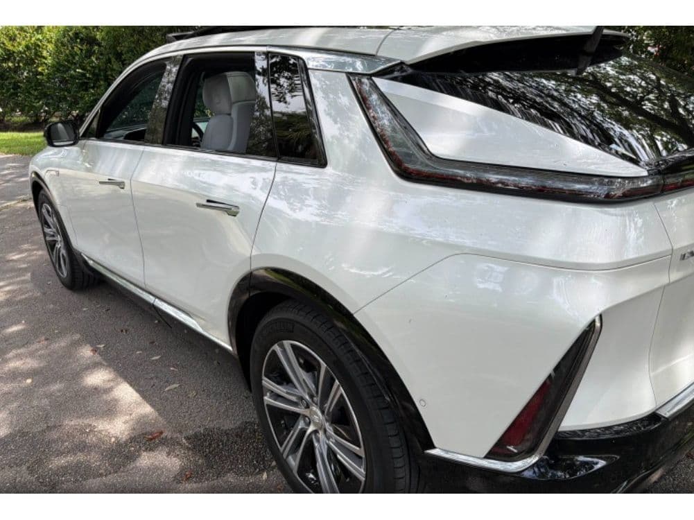 2024 Cadillac Lyriq view 4