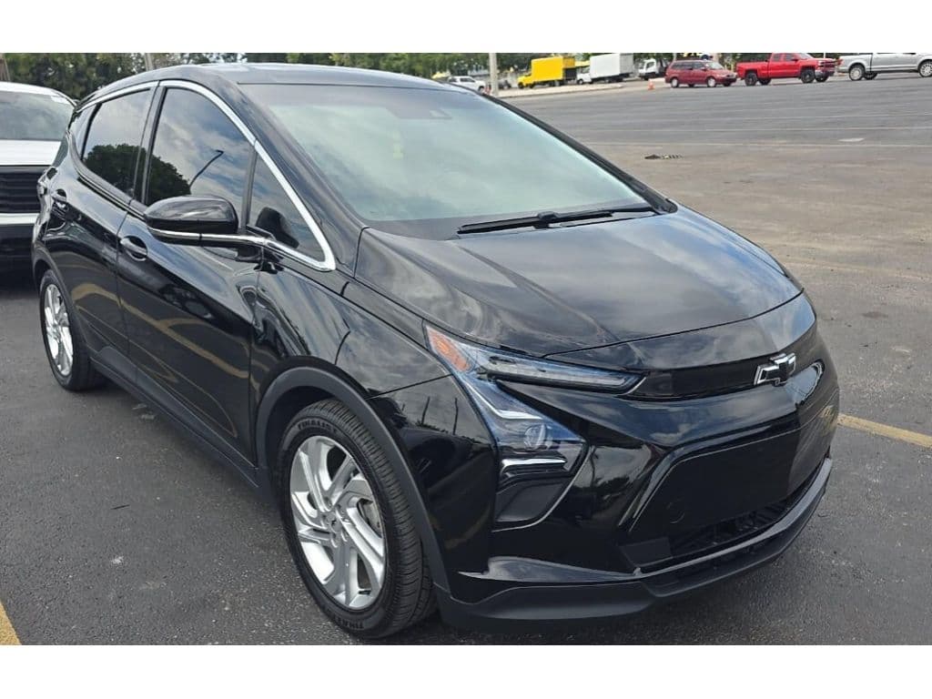 2022 Chevrolet Bolt EV view 2